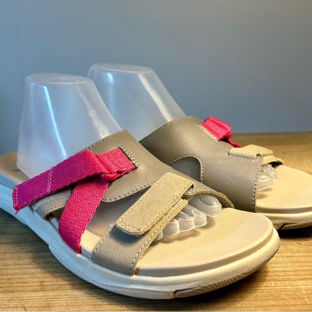 NWOT Earth Origins Vara Womens
Size 10M Grey Leather
Slide Sandals Shoes